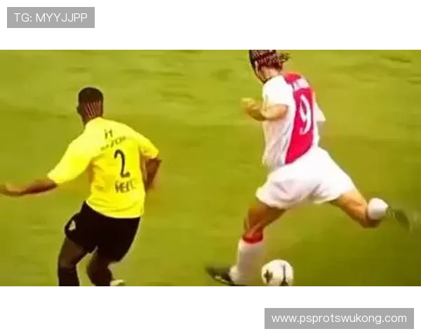 伊布居然还这么爱发自拍，球场上大佬场下吃瓜群众？