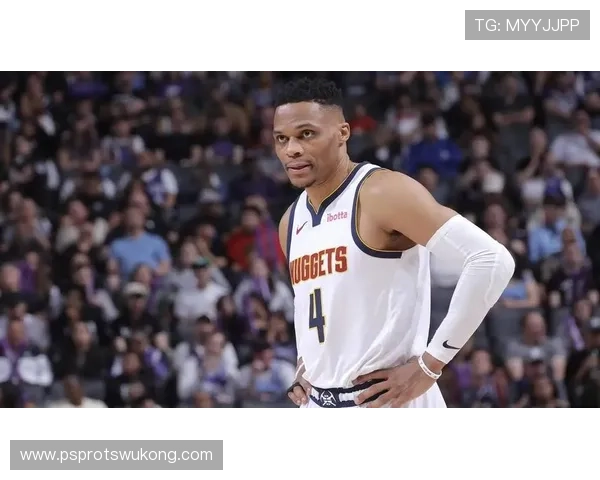 威少衣柜里塞满球衣，家里连个挂衣服的柜子都没有