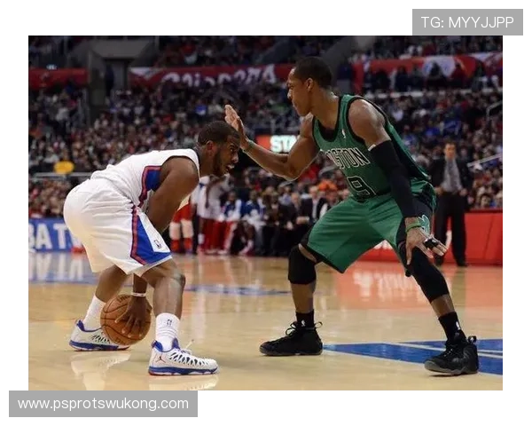 拉简·隆多无球跑位提升组织效率 拉开湖人核心传控空间