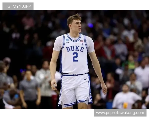 库珀·弗拉格无球跑动制造防守混乱，拉开空间效率提升